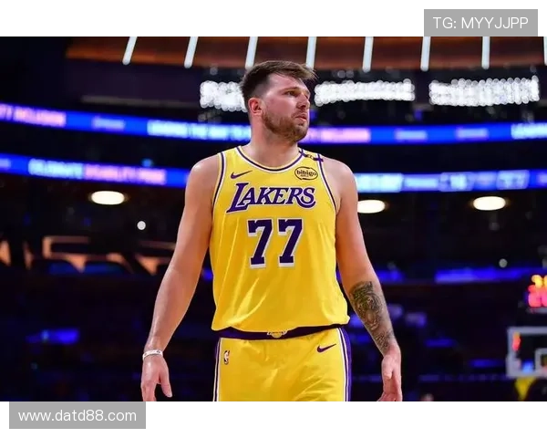 东契奇状态火热独行侠全力冲击西部榜首球队展现强劲夺冠势头 东契奇状态火热独行侠全力冲击西部榜首球队展现强劲夺冠势头