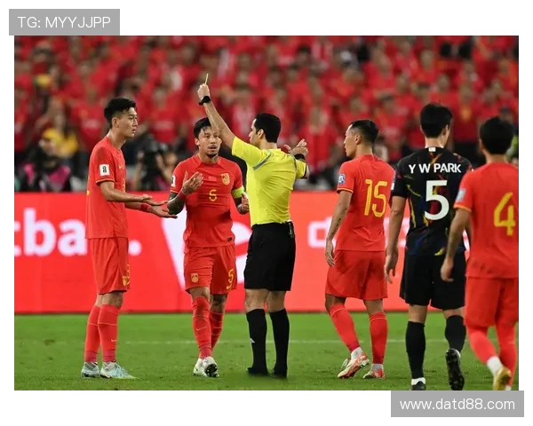 中国足球队备战世界杯预选赛新策略曝光 主帅强调球员默契与体能提升 中国足球队备战世界杯预选赛新策略曝光 主帅强调球员默契与体能提升