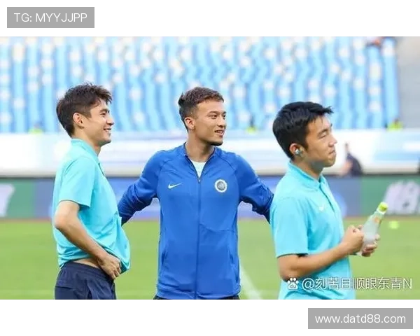 中国篮球队备战国际赛季全新阵容亮相,年轻球员挑战老将位置 中国篮球队备战国际赛季全新阵容亮相,年轻球员挑战老将位置