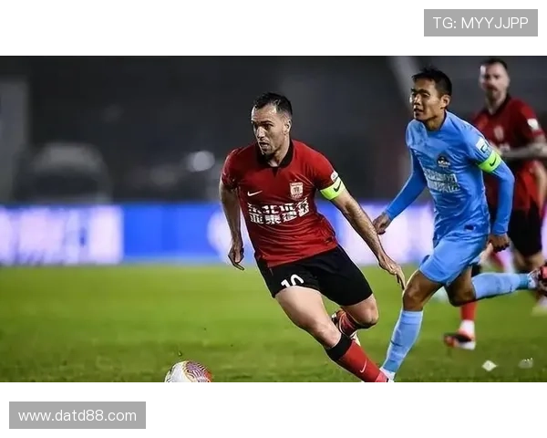 中国足球新政落地 中超俱乐部迎来转会大潮 球员市场火爆升级 中国足球新政落地 中超俱乐部迎来转会大潮 球员市场火爆升级