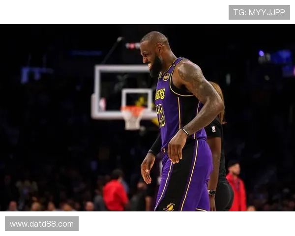 新赛季NBA大幕开启 詹姆斯领衔湖人挑战勇士夺冠梦想