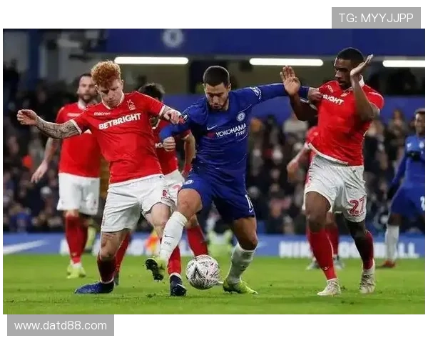 欧洲足坛巨头鏖战不断新星崛起豪门追逐冠军奖杯引发激烈竞争热潮