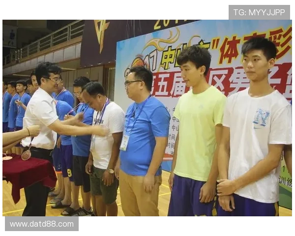 震撼赛场！中国足球队逆袭胜利，历史性突破再创辉煌